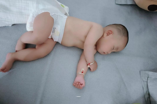 甘南怀孕多久会显肚子